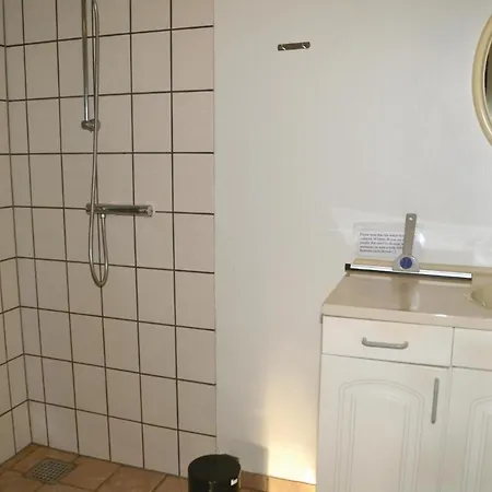Trevligt Hus Med 3 Sovrum I Tarm Semesterbostad Tarm